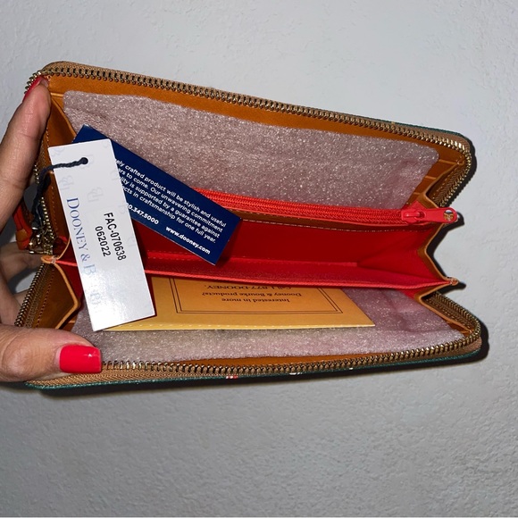 Dooney & Bourke Mickey Minnie Holiday Christmas Satchel & Wallet Bundle Set NWT - Picture 12 of 12